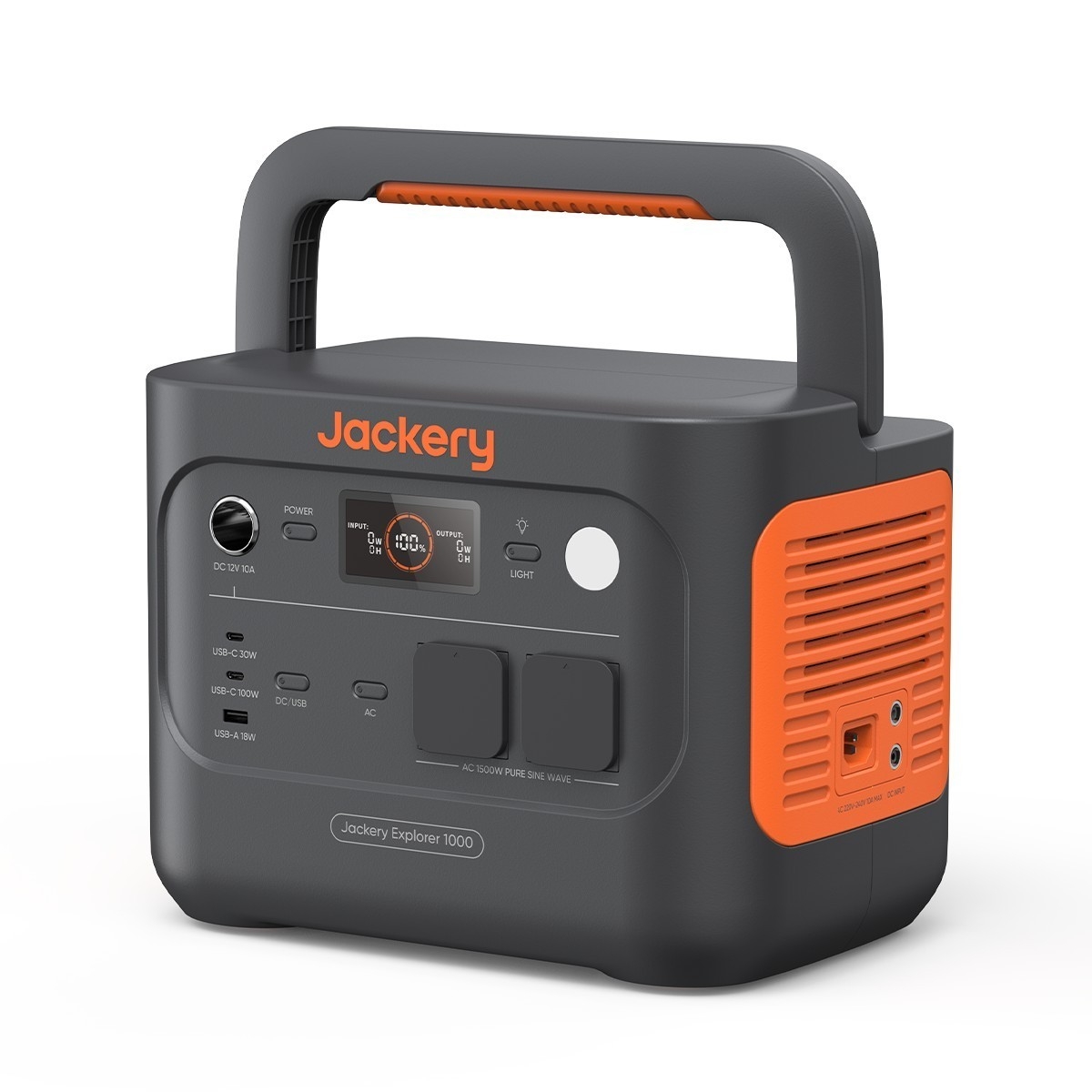 Бічні порти зарядки AC та DC — Jackery Explorer 1000 V2 Вигляд зарядної станції Jackery Explorer 1000 V2 збоку із відкритими роз'ємами живлення на помаранчевій панелі